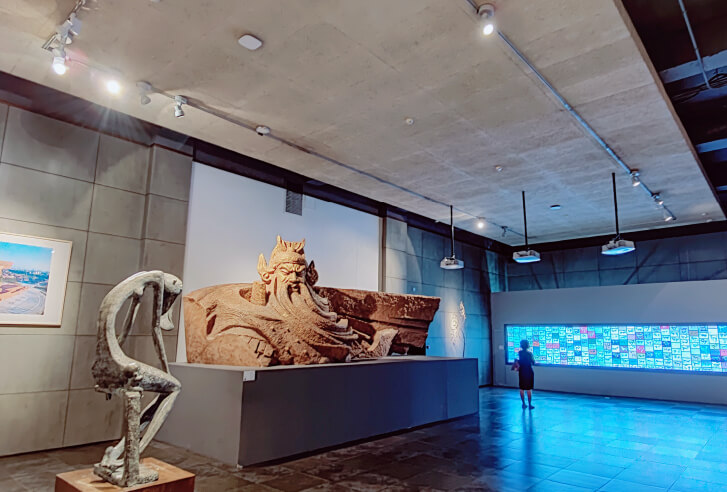 Visitors can turn on the audio guide when they stop to explore a certain exhibition hall or appreciate a certain exhibit.